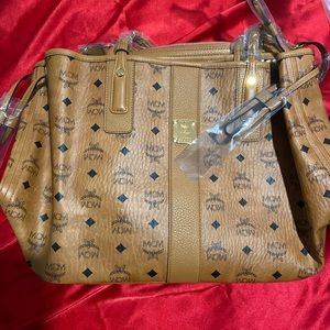 MCM Reversible Liz Shopper in Visetos